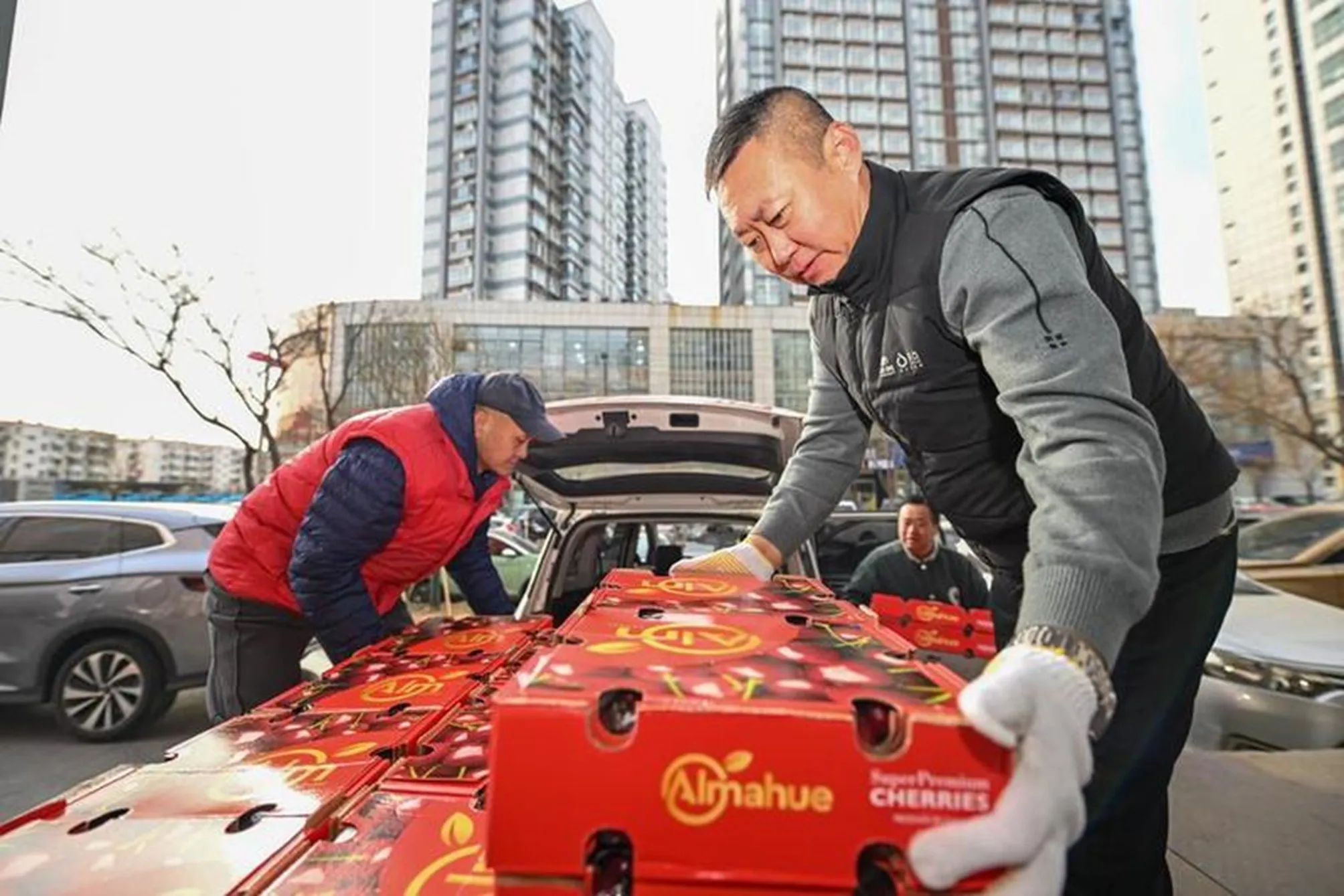 Chinese consumers applaud falling Chilean cherry prices